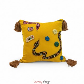 Vỏ gối vuông thêu rắn đính hoa móc nhung vàng 45x45 cm